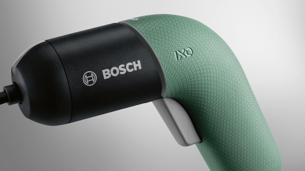 Bosch IXO 6 Postigni potpunu kontrolu nad zadacima uvrtanja vijaka sa bestepenim podešavanjem kontrole brzine za bolje rezultate u osetljivim materijalima. Nema više rascepljenog drveta, oštećenih vijaka i proklizavanja glava vijaka – jednostavno jače stisni okidač za veću, a slabije za manju brzinu.